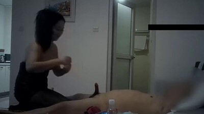 豹纹黑丝熟女技师致命诱惑！毒龙胸推 口含果冻吹样样精通，让你欲仙欲死！