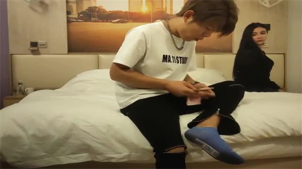 寻花偷拍-土豪高价约炮巨乳肥臀御姐！黑丝高跟制服诱惑，肉感肉体激情狂操实录